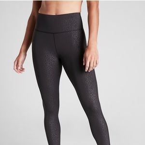 Athleta Ultimate Stash Pocket Embossed 7/8 Tights